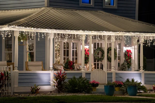 Brightly Illuminated Christmas Decorations Front Yard Porch Florida Family Home — Stock Photo, Image