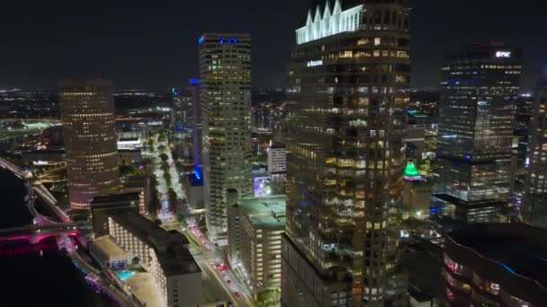 Edifícios Arranha Céus Altos Brilhantemente Iluminados Centro Cidade Tampa Flórida — Vídeo de Stock