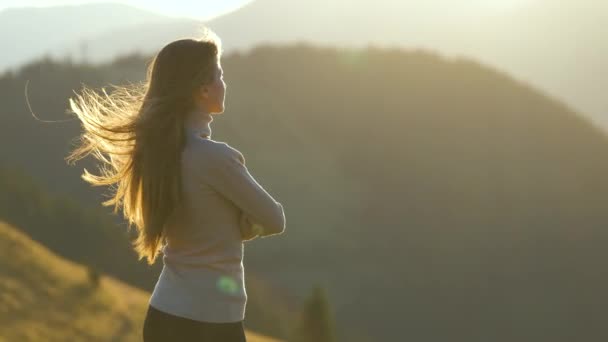 Hiker Woman Standing Mountain Footpath Enjoying Evening Nature Her Travel — Stock video