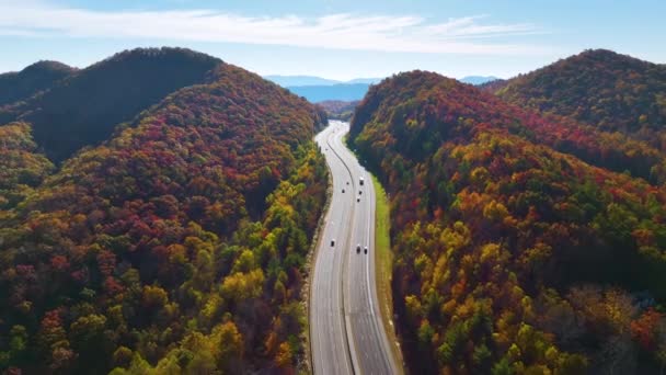 Jalan Bebas Hambatan Yang Mengarah Asheville Carolina Utara Melintasi Pegunungan — Stok Video