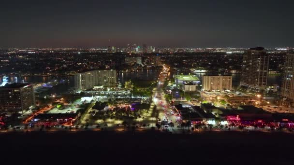 Fort Lauderdale Ciudad Por Noche Con Brillantes Hoteles Lujo Condominios — Vídeo de stock