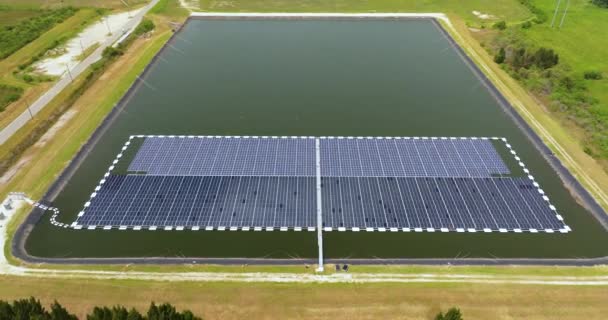 Vue Dessus Centrale Photovoltaïque Flottante Avec Nombreuses Rangées Panneaux Solaires — Video
