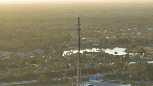 Tall Telecommunication Radio Cell Tower Wireless Communication Antennas Network Signal — Vídeo de Stock