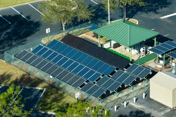 Vista Superior Planta Energía Con Paneles Solares Fotovoltaicos Para Producción — Foto de Stock