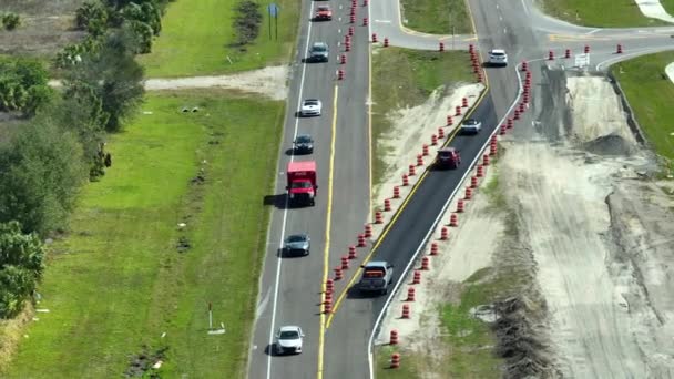 工業用道路工事 建設中の広いアメリカの道路 長距離移動のための高速輸送のための州間輸送システムの開発 — ストック動画