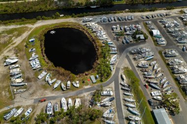 Florida kıyı bölgesindeki kasırga yüzünden tekne istasyonu tahrip oldu. Doğal afetin sonuçları..