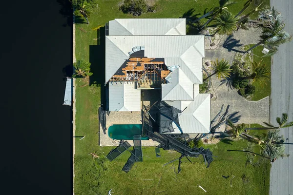 飓风伊恩摧毁了佛罗里达州居民区的房屋 自然灾害及其后果 — 图库照片