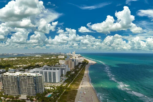 ABD seyahat rotası. South Beach yüksek lüks oteller ve apartmanlar. Miami Beach City 'nin güney kıyısı. Florida 'daki turizm altyapısı.