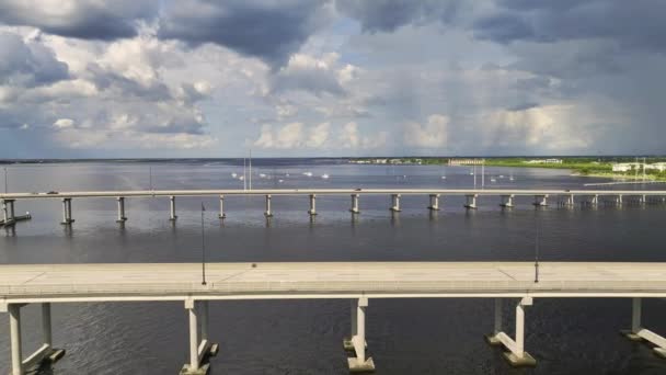 Vista Aérea Barron Collier Bridge Gilchrist Bridge Florida Con Tráfico — Vídeos de Stock