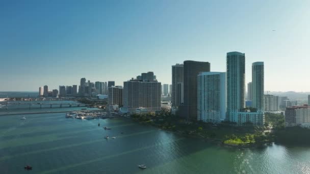 Miami Stad Centrum Met Beton Glas Residentiële Wolkenkrabber Gebouwen Florida — Stockvideo