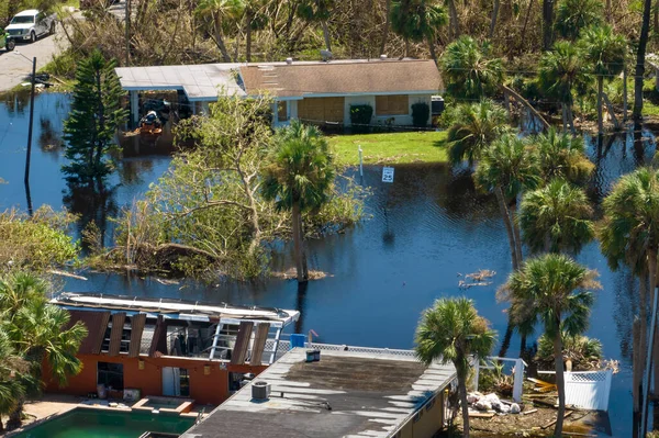 Μετά Μαθηματικά Της Φυσικής Καταστροφής Πλημμυρισμένα Σπίτια Από Βροχοπτώσεις Τυφώνων — Φωτογραφία Αρχείου