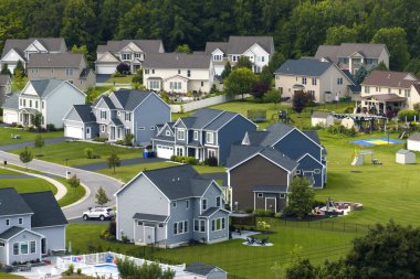 Rochester, New York 'taki yerleşim yerlerinin yukarıdan görünüşü. Amerikan banliyölerinde emlak gelişimine örnek olarak Amerikan rüya evleri.