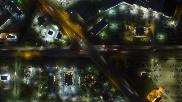 Luchtfoto Van Amerikaanse Brede Multilane Straat Kruising Met Verkeerslichten Bewegende — Stockvideo