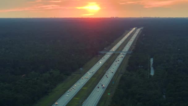 Vedere Aeriană Autostrăzii Americane Aglomerate Trafic Mișcare Rapidă Apusul Soarelui — Videoclip de stoc