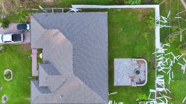 Aerial View White Plastic Backyard Picket Fence Damaged Hurricane Ian — Stock Video