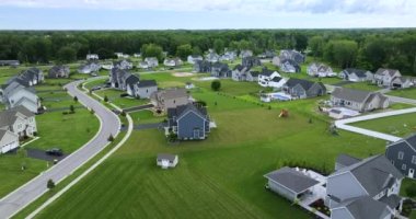 Amerikan banliyölerinde emlak gelişimine örnek olarak Amerikan rüya evleri. Rochester, New York 'taki yerleşim yerlerinin yukarıdan görüntüsü.