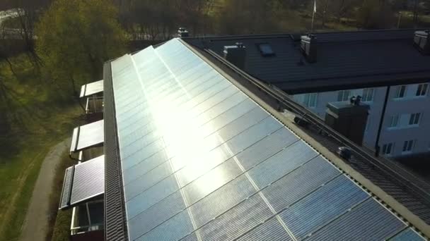 Desarrollo Electricidad Renovable Paneles Solares Fotovoltaicos Montados Techo Del Edificio — Vídeos de Stock