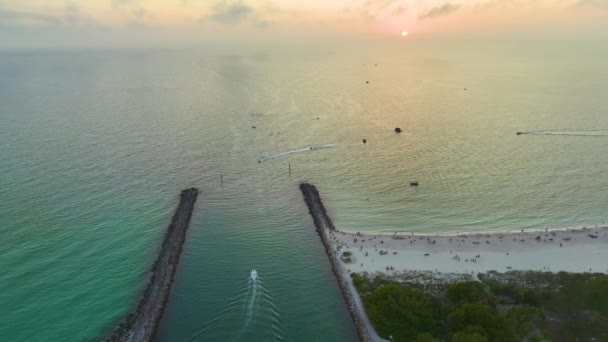Orilla Del Mar Cerca Venecia Florida Con Yates Blancos Lanchas — Vídeos de Stock