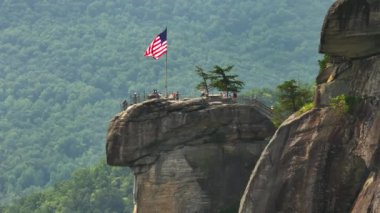 Chimney Rock, ABD 'nin Kuzey Carolina eyaletindeki Blue Ridge Mountains State Park' ta yer alan büyük bir granit kayadır. Appalachians 'da Amerika' ya seyahat