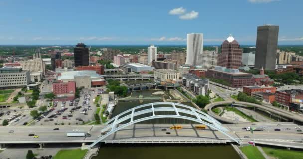 View Rochester City Traffic Frederick Douglass Susan Anthony Memorial Bridge — Stock Video