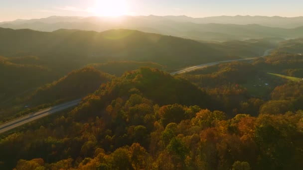 Wide Highway Road North Carolina Leading Appalachian Mountains Yellow Fall — Stockvideo