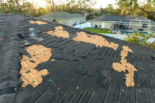 Consequences Natural Disaster Damaged House Roof Missing Shingles Hurricane Ian — Stock Photo, Image