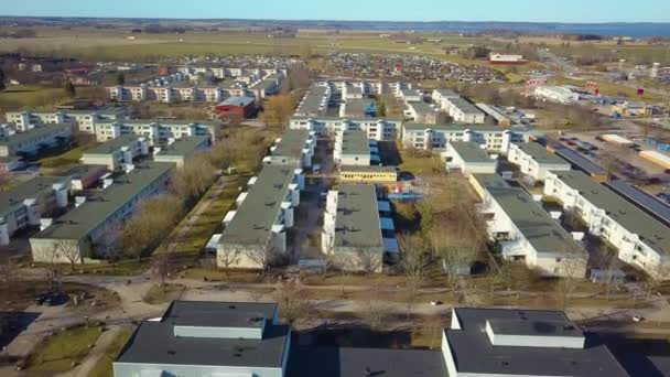 Lakóházak Linkoping Külvárosában Svéd Társasházak Európai Külvárosok Ingatlanfejlesztésének Példájaként — Stock videók