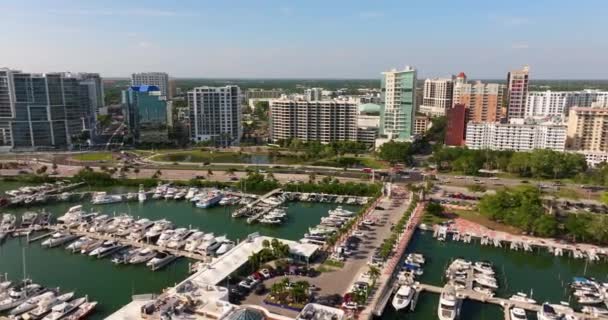 Blick Von Oben Auf Hochhäuser Der Innenstadt Von Sarasota City — Stockvideo