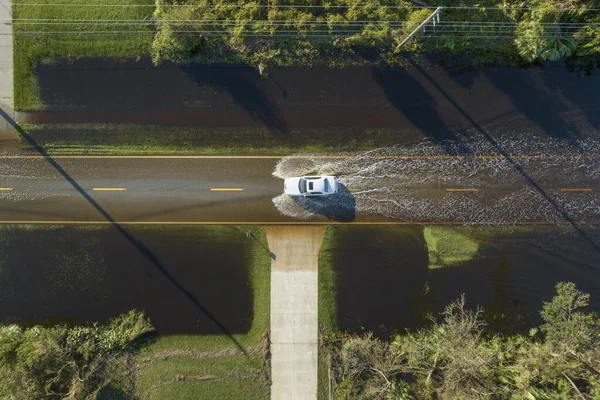Flygfoto Över Översvämmade Gatan Efter Orkan Regn Med Bilkörning Florida — Stockfoto