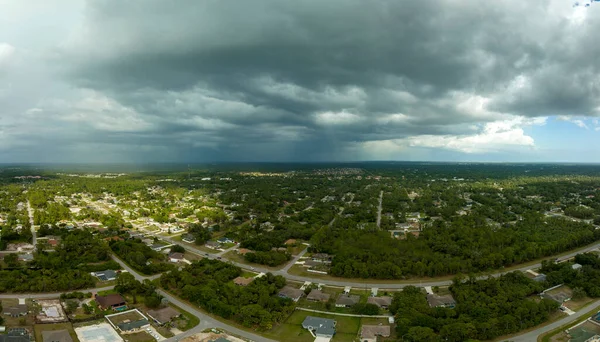 Dark Stormy Clouds Forming Gloomy Sky Heavy Rainfall Suburban Town — Stock Photo, Image