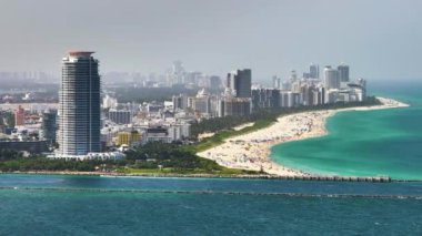 Miami Beach City 'nin güney kıyısı. Florida, ABD 'de turist altyapısı. Güney Sahili Yüksek Lüks oteller ve apartmanlar.