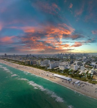 South Beach yüksek lüks oteller ve apartmanlar. Miami Beach City 'nin güney kıyısı. Florida, ABD 'deki turizm altyapısı.