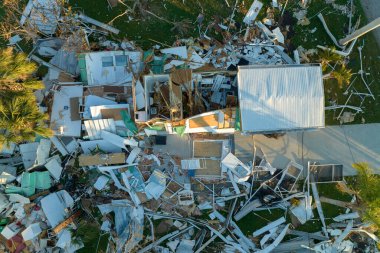 Florida 'daki seyyar evlerdeki Ian kasırgası yüzünden ağır hasar görmüş. Doğal afetin sonuçları..