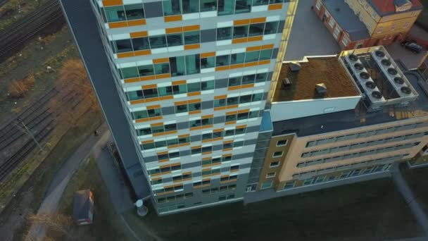 Luftaufnahme Eines Bürohochhauses Der Stadt Linkoping Schweden — Stockvideo