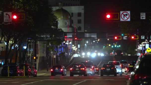 Urban Road Intersection Traffic Lights Moving Cars Night American City — Stock Video