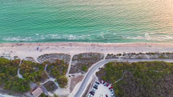 마나소타 블라인드 해변과 해수욕장 따뜻한 멕시코 뜨거운 플로리다 태양에 일광욕에서 — 비디오