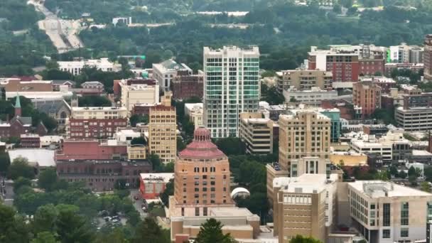 Αεροφωτογραφία Του Ταξιδιωτικού Προορισμού Των Ηπα Asheville Πόλη Στη Βόρεια — Αρχείο Βίντεο