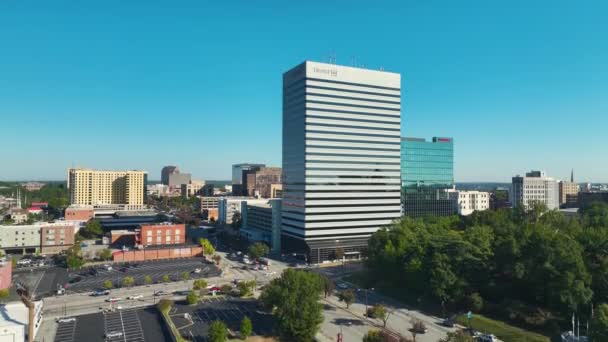 サウスカロライナ州のコロンビアシティのダウンタウンの建築 アメリカの都市のオフィスやアパートの建物のビュー アメリカの旅行先 — ストック動画