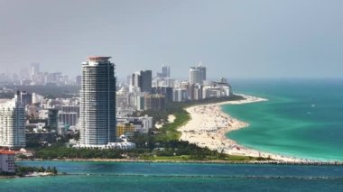 South Beach yüksek lüks oteller ve apartmanlar. Miami Beach City 'nin güney kıyısı. Florida, ABD 'deki turizm altyapısı.