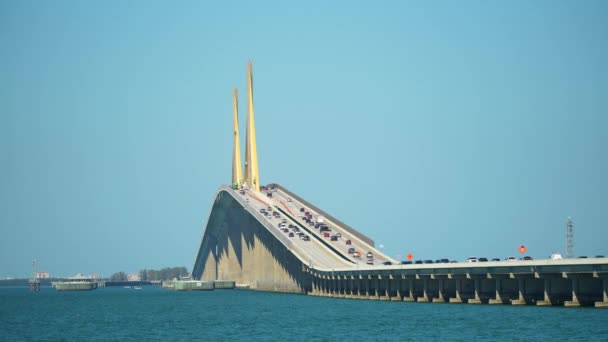 Sunshine Skyway Bridge Tampa Bay Florida Moving Traffic Concept Transportation — 图库视频影像