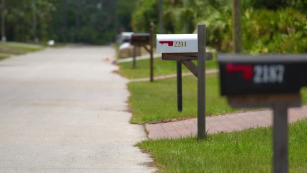 Typical American Outdoors Mail Box Suburban Street Side — Vídeo de Stock