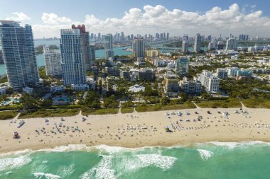 Miami Beach City 'nin güney kıyısı. Florida, ABD 'de turist altyapısı. Güney Sahili Yüksek Lüks oteller ve apartmanlar.
