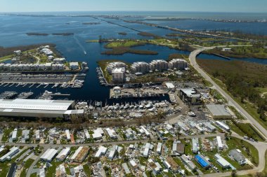 Florida kıyı bölgesindeki kasırga yüzünden tekne istasyonu tahrip oldu. Doğal afetin sonuçları..