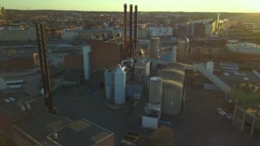 İsveç 'in Linkoping kentindeki ısı ve elektrik santralinin hava görüntüsü. Geri dönüşümlü atıktan elektrik üretimi.