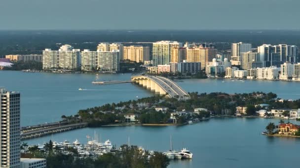 Vue Aérienne Centre Ville Sarasota Avec Pont Ringling Des Immeubles — Video