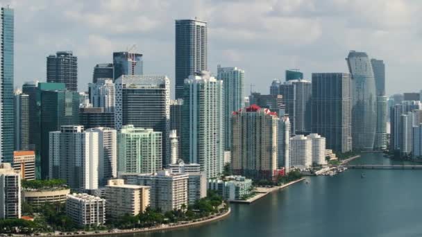 마이애미 브리켈 Miami Brickell 플로리다주에 공중에서 미국인의 사무실 구역을 수있습니다 — 비디오