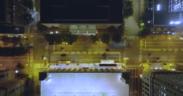 Pohled Shora Jasně Osvětlenou Ulici Auty Centru Richmondu Virginii Usa — Stock video