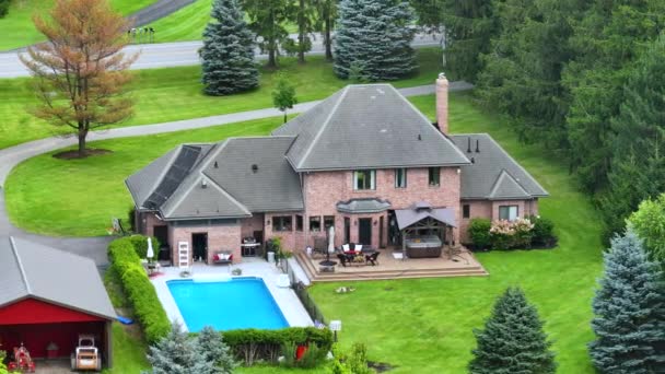 位于纽约州罗切斯特市的两层住宅 有游泳池 美国梦中的家是美国郊区房地产开发的典范 — 图库视频影像