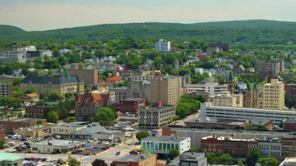 ペンシルベニア州の古い歴史的な都市スクラントンの上からの眺め アメリカ 都市景観 — ストック動画