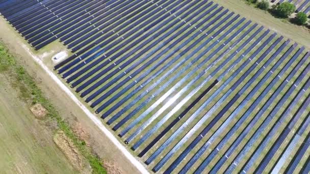 Vue Dessus Centrale Photovoltaïque Avec Nombreuses Rangées Panneaux Solaires Pour — Video